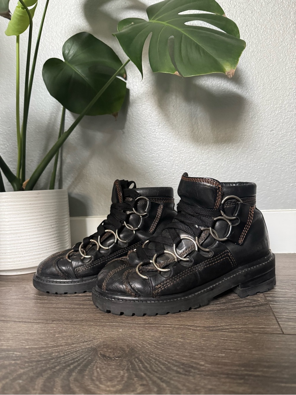 GBX VTG 90s Women’s 8 Men’s 7 Y2K Black Leather Grunge Goth Rave Platform Boots